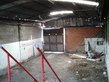 Galpón 240m2 C/local S/lote 10x44