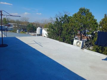 VENTA  de propiedad 2 galpones, casa al fondo, mas amplio departamento 4 ambientes con terraza en primer piso