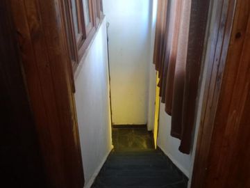 VENTA  de propiedad 2 galpones, casa al fondo, mas amplio departamento 4 ambientes con terraza en primer piso