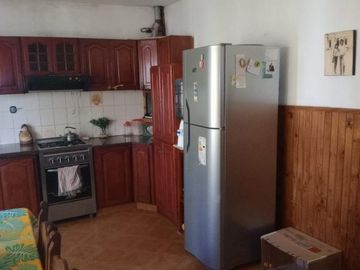VENTA  de propiedad 2 galpones, casa al fondo, mas amplio departamento 4 ambientes con terraza en primer piso