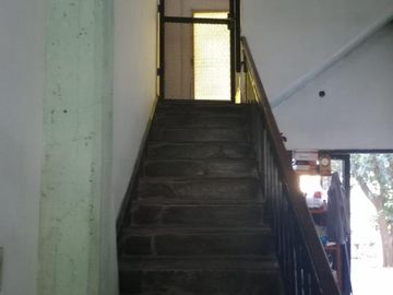 VENTA  de propiedad 2 galpones, casa al fondo, mas amplio departamento 4 ambientes con terraza en primer piso