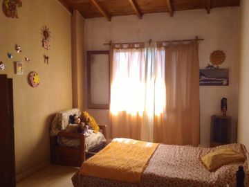 VENTA  de propiedad 2 galpones, casa al fondo, mas amplio departamento 4 ambientes con terraza en primer piso