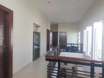 Rumah 2 Lantai Luas 407 di Cengger Ayam Sukarno Hatta Malang