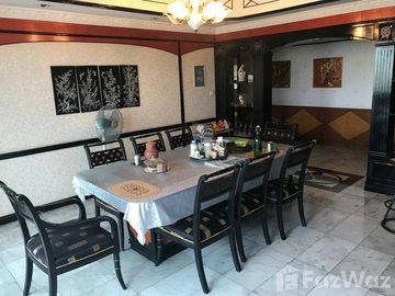 Experience Oriental Splendor: Luxurious Condo in Bangkok