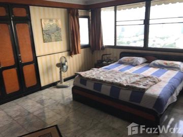 Experience Oriental Splendor: Luxurious Condo in Bangkok