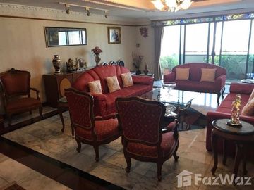 Experience Oriental Splendor: Luxurious Condo in Bangkok