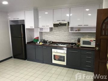 Experience Oriental Splendor: Luxurious Condo in Bangkok