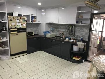 Experience Oriental Splendor: Luxurious Condo in Bangkok