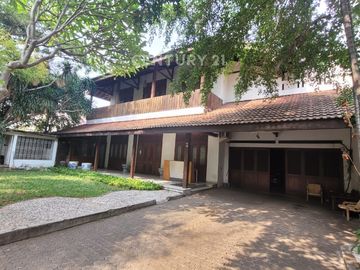Rumah 2 Lantai Lokasi Strategis Di Kayu Putih S8246