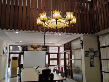 Rumah 2 Lantai Lokasi Strategis Di Kayu Putih S8246