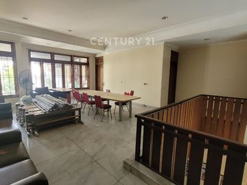 Rumah 2 Lantai Lokasi Strategis Di Kayu Putih S8246