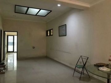 Rumah Pusat Kota Jalan Mas Soenjoto Genteng Surabaya