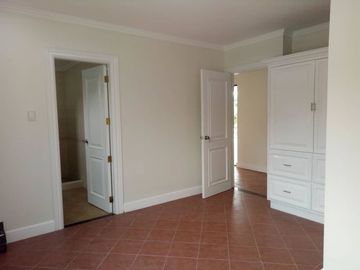 Spacious 4 Bedroom House for SALE in Friendship Angeles City Near Clark