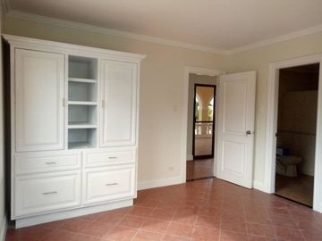 Spacious 4 Bedroom House for SALE in Friendship Angeles City Near Clark