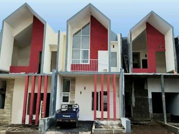 Rumah Villa Mewah Dekat Bandara Di Graha Unika Bandara Malang