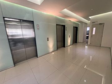 Consultorio acondicionado en venta en Torres Médicas I