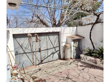 VENTA DE HERMOSA CASA ESQUINA Y DPTO, ZONA CÉNTRICA RIVADAVIA-MZA