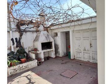 VENTA DE HERMOSA CASA ESQUINA Y DPTO, ZONA CÉNTRICA RIVADAVIA-MZA