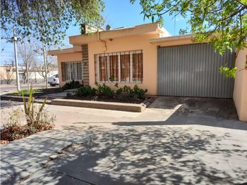 VENTA DE HERMOSA CASA ESQUINA Y DPTO, ZONA CÉNTRICA RIVADAVIA-MZA
