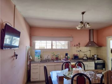 VENTA DE HERMOSA CASA ESQUINA Y DPTO, ZONA CÉNTRICA RIVADAVIA-MZA