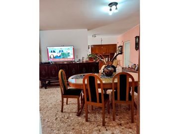 VENTA DE HERMOSA CASA ESQUINA Y DPTO, ZONA CÉNTRICA RIVADAVIA-MZA