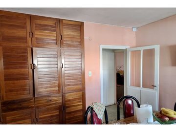 VENTA DE HERMOSA CASA ESQUINA Y DPTO, ZONA CÉNTRICA RIVADAVIA-MZA