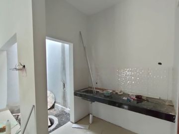 Rumah Proses Bangun Tinggal 1 Unit Turun Harga di Lempongsari