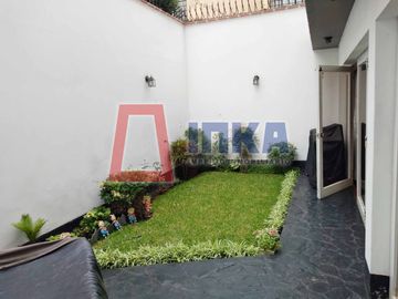 HERMOSA CASA EN VENTA EN EXCELENTE ZONA DE LA MOLINA