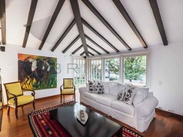 casa en arriendo/venta en santa barbara alta-usaquén. Cod V1658