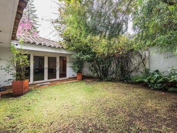 casa en arriendo/venta en santa barbara alta-usaquén. Cod V1658