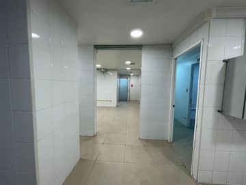 Local en Vitacura Alto Las Condes / Acceso metro línea 7