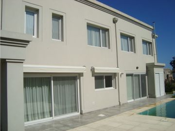 Casa 4 dormitorios barrio privado Rumencó