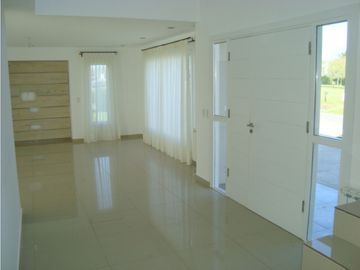 Casa 4 dormitorios barrio privado Rumencó