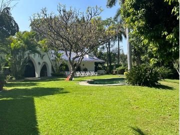 CASA EN VENTA EN EL CLUB DE GOLF TABACHINES EN CUERNAVACA, MORELOS