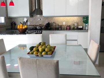 ESPECTACULAR CASA EN ALTO (180 M 2) PATIO PARRILLA MAS TZA 180 M2