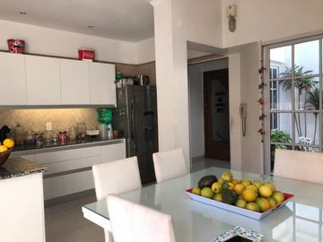 ESPECTACULAR CASA EN ALTO (180 M 2) PATIO PARRILLA MAS TZA 180 M2