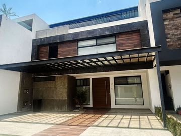 Casa en venta en Lomas de Angelópolis cascatta 1