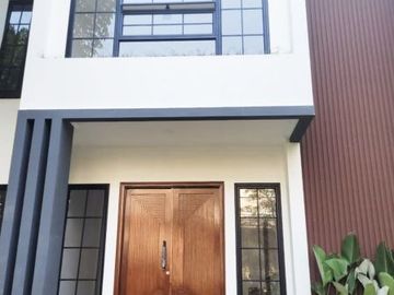 Rumah Baru dan Mewah Posisi Hook di Sektor 9 Puri Bintaro 8454