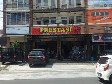 Ruko 3 Lantai di Jalan Lowanu, Selatan Perempatan Taman Siswa