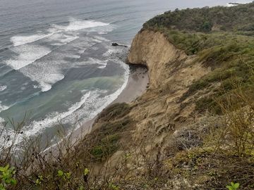 Se Vende Terreno para Desarrollar en Zona Rural, en la Montaña, Frente al Mar y Frente al río en Ayampe