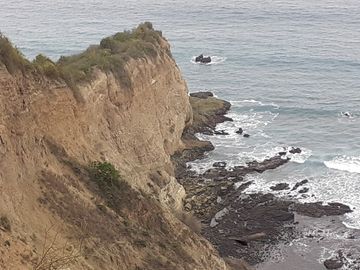 Se Vende Terreno para Desarrollar en Zona Rural, en la Montaña, Frente al Mar y Frente al río en Ayampe