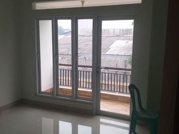 BISA KPR Rumah 2 Lantai hanya 850 Juta di Jl. Raya Ciangsana