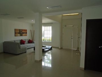 casa condominio en venta en la castellana. Cod V11074