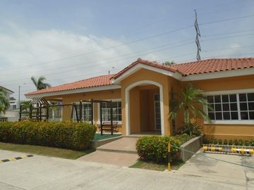 casa condominio en venta en la castellana. Cod V11074