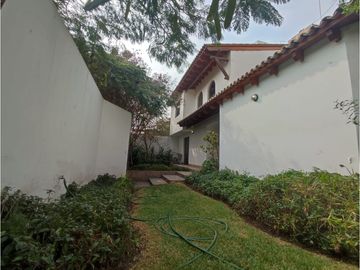 LA MOLINA - VENTA LINDA CASA - REA 300 m2