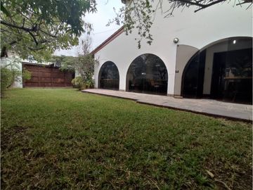 LA MOLINA - VENTA LINDA CASA - REA 300 m2