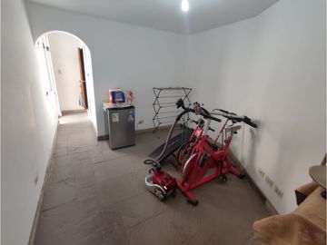 LA MOLINA - VENTA LINDA CASA - REA 300 m2