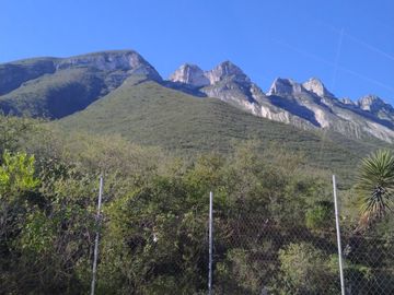 CASA EN VENTA CUMBRES 4o. SECTOR  MONTERREY NUEVO LEON