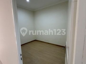 Dijual Rumah di Sektor 7C Gading Serpong 6X18