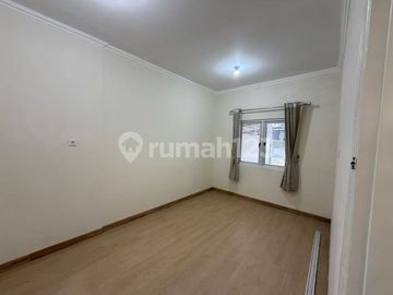 Dijual Rumah di Sektor 7C Gading Serpong 6X18